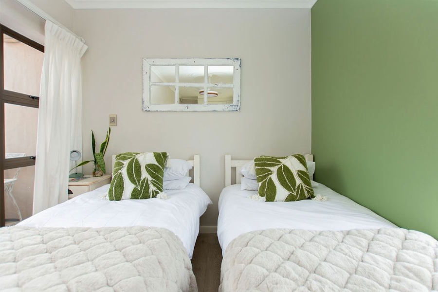 2 Bedroom Property for Sale in Helios Place Western Cape